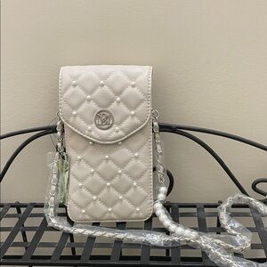 Badgley Mischka Cream Quilted Crossbody Bag